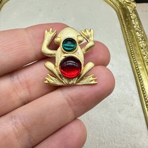 Vintage Gold Tone Frog Brooch Red and Green Gem Jewel Frog Pin